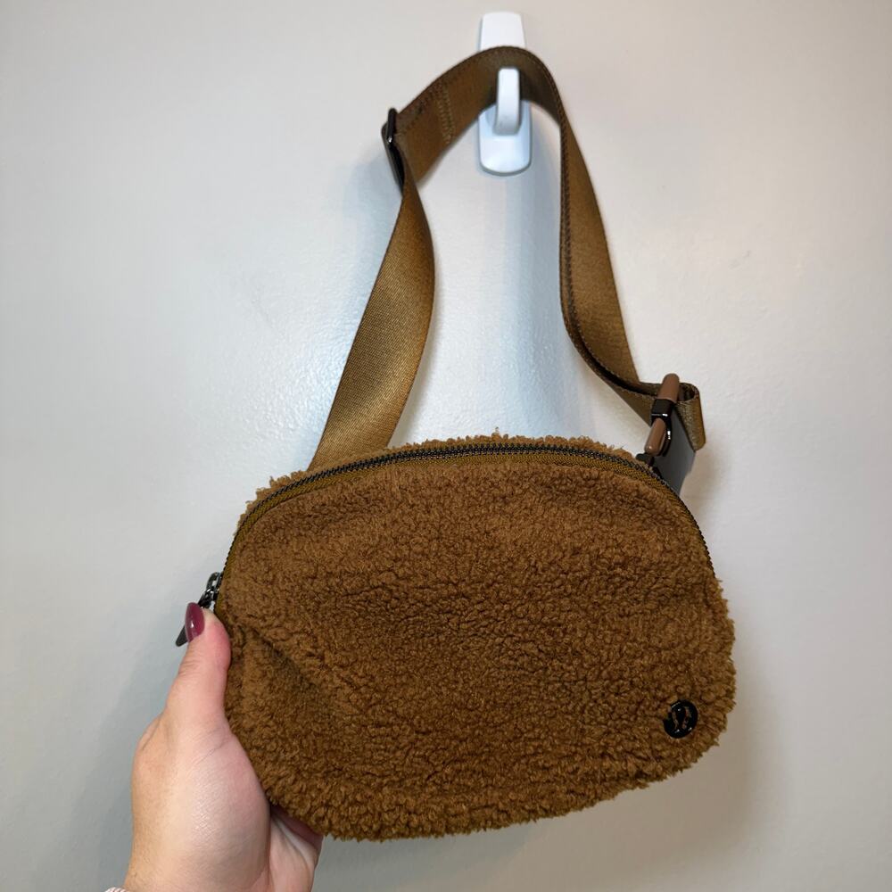 Lululemon Everywhere Fleece Belt Bag Burnt Caramel Brown